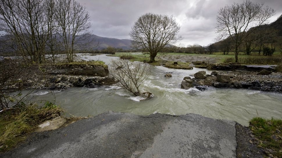 Alertă de vreme severă în aproape toată țara. Unde lovesc furtunile și inundațiile - HARTA