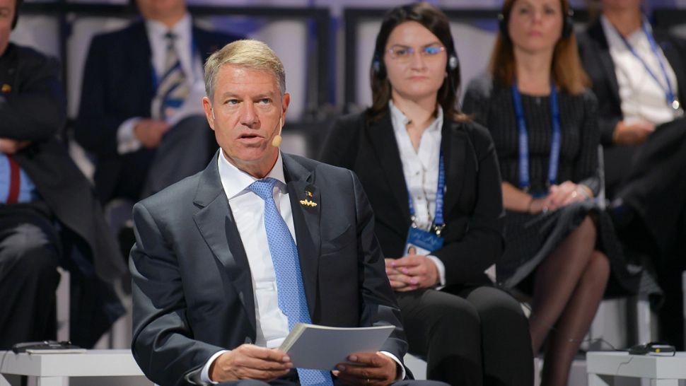 Klaus Iohannis, plecat din țară, anunță înființarea unui Premiu național - Angajamentul României la Forumul Comemorării Holocaustului