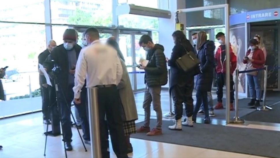 VIDEO | Mall-urile, deschise doar pentru vaccinați. Certificatul verde, obligatoriu în instituții
