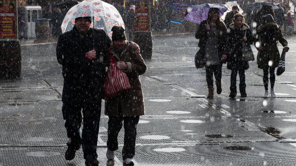 AVERTIZARE meteo! Cod portocaliu de ploi în București și în 10 județe. HARTA zonelor vizate