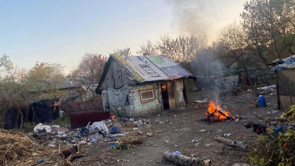 Poluare aeriană intensă la periferia Bucureștiului, joi seară. Comisarii Gărzii de Mediu, goniți de la Sintești de cei care ard deșeuri