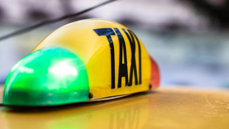 Bărbat, reţinut după ce a agresat un taximetrist şi i-a furat maşina. Incident șocant la Craiova