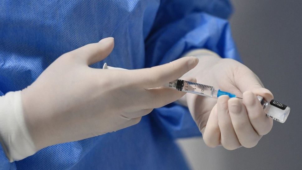 Vaccinarea devine obligatorie pentru toţi angajaţii publici. În ce oraș se întâmplă