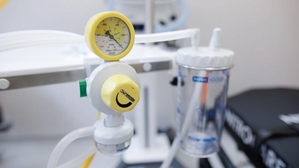 O adolescentă de 15 ani a murit de COVID în ziua în care era programată la vaccinare