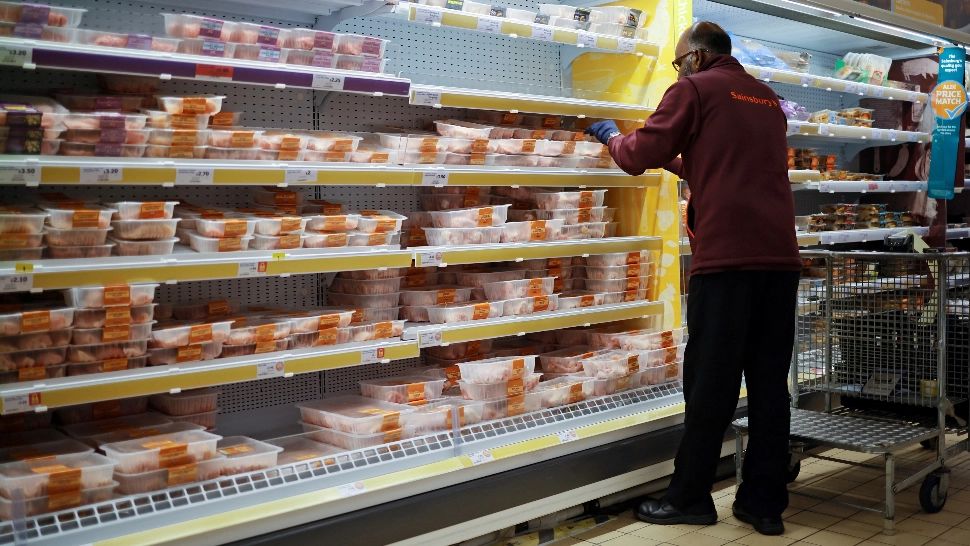 ALERTĂ ALIMENTARĂ. Carne de pui cu SALMONELLA, vândută în magazinele alimentare 