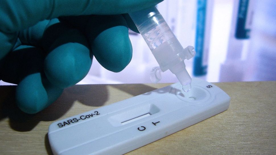 Rata de infectare în București a atins un nou nivel record. Școlile, la un pas de sistemul ONLINE