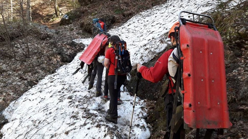 Intervenție spectaculoasă în Bucegi: a supraviețuit miraculos după ce a căzut de la 40 m înălțime