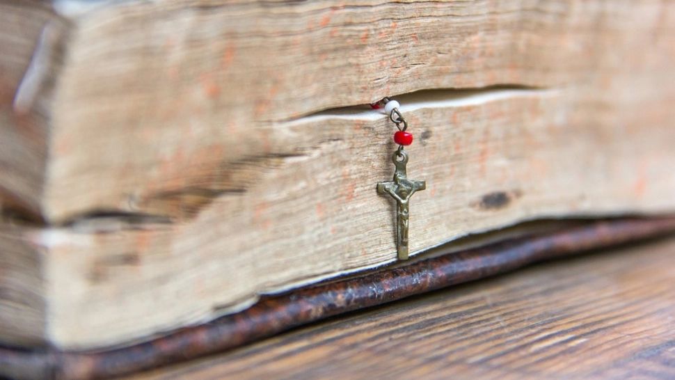 Sărbătoare 19 octombrie. Mari sfinți sunt pomeniți în calendar. Cui trebuie să-i spui "La mulți ani!"