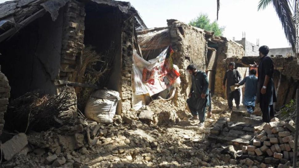 FOTO + VIDEO | Cutremur cu magnitudinea 5,7 în Pakistan. Cel puțin 20 de persoane au murit, iar peste 300 au fost rănite