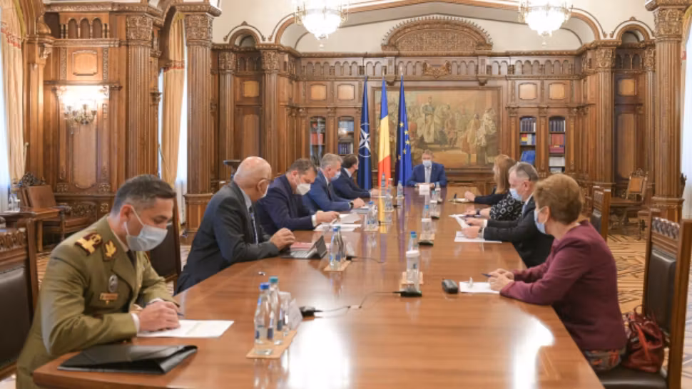A început ședința CRUCIALĂ la Cotroceni, convocată de Klaus Iohannis  - se pregătesc noi RESTRICȚII