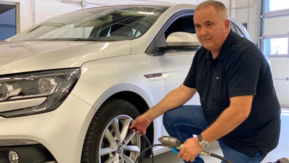 Titi Aur: „Nu poți merge cu haina groasă și iarna și vara. Așa este și la anvelope”