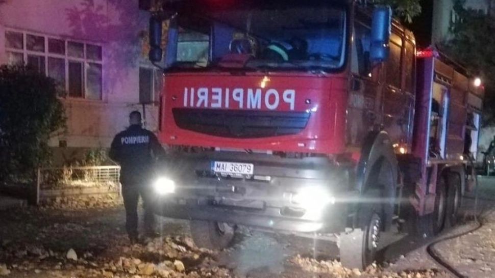  Incendiu puternic: O casă din Dărmănești a fost cuprinsă de flăcări! O persoană a făcut atac de panică 
