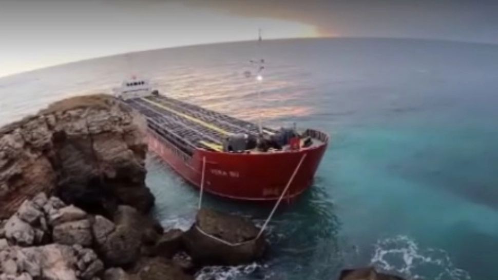 Pericol de catastrofă ecologică în Marea Neagră. Un vapor încărcat cu o substanță extrem de toxică a eșuat în apropiere de Vama Veche