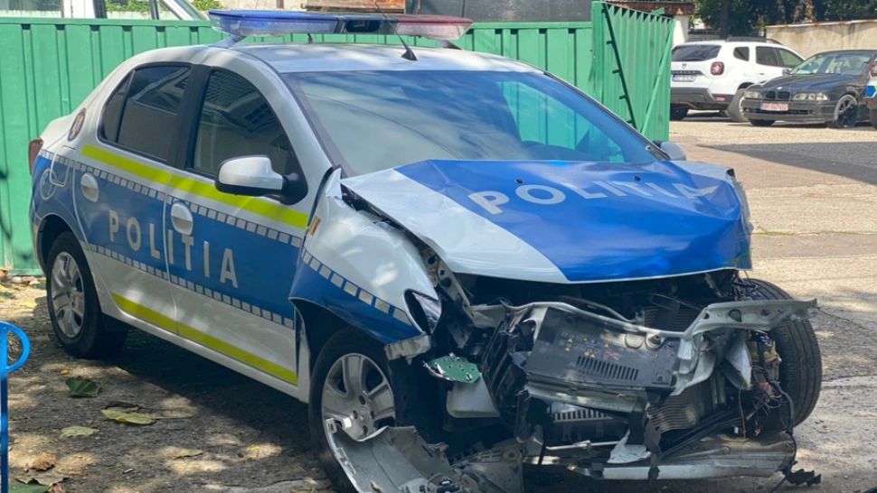 O mașină de poliție a fost implicată într-un accident rutier pe DN 25
