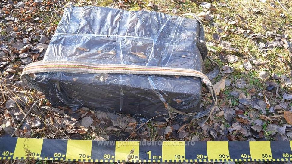 Focuri de armă la granița cu Ucraina! Polițiștii de frontieră au confiscat țigări în valoare de 67.000 lei 