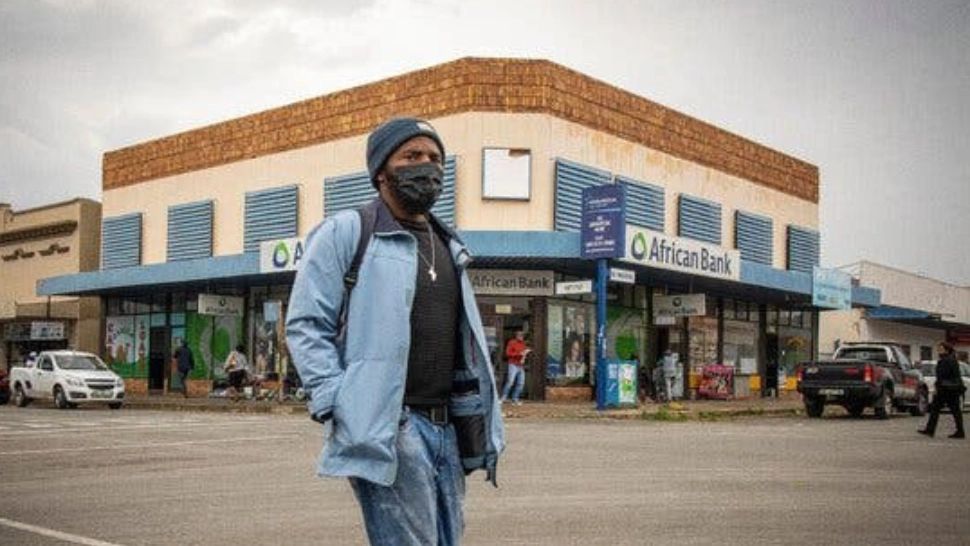 Care sunt RISCURILE economice generate de tulpina OMICRON. Cum vor fi afectați clienții BĂNCILOR