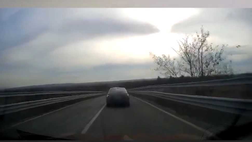 Un primar acuză că a fost lovit INTENȚIONAT cu mașina de un lider AUR