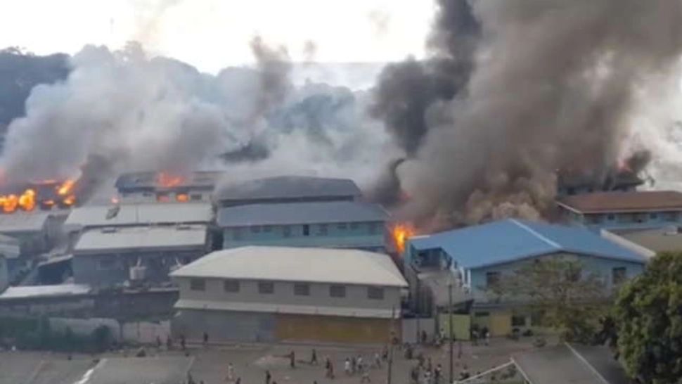 Revoltele din Insulele Solomon s-au soldat cu morți si incendieri de clădiri 