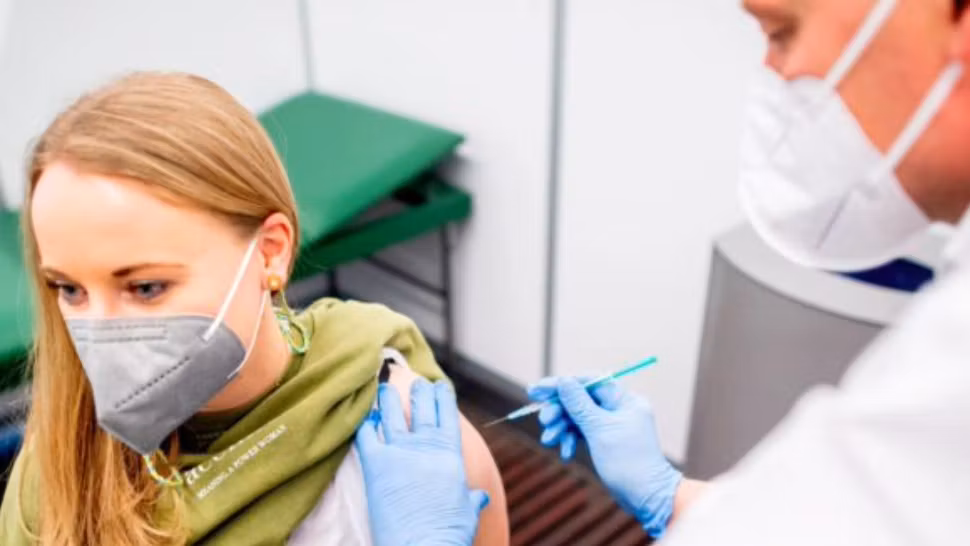 SONDAJ: Majoritatea locuitorilor sunt în favoarea VACCINĂRII obligatorii. În ce țară se întâmplă