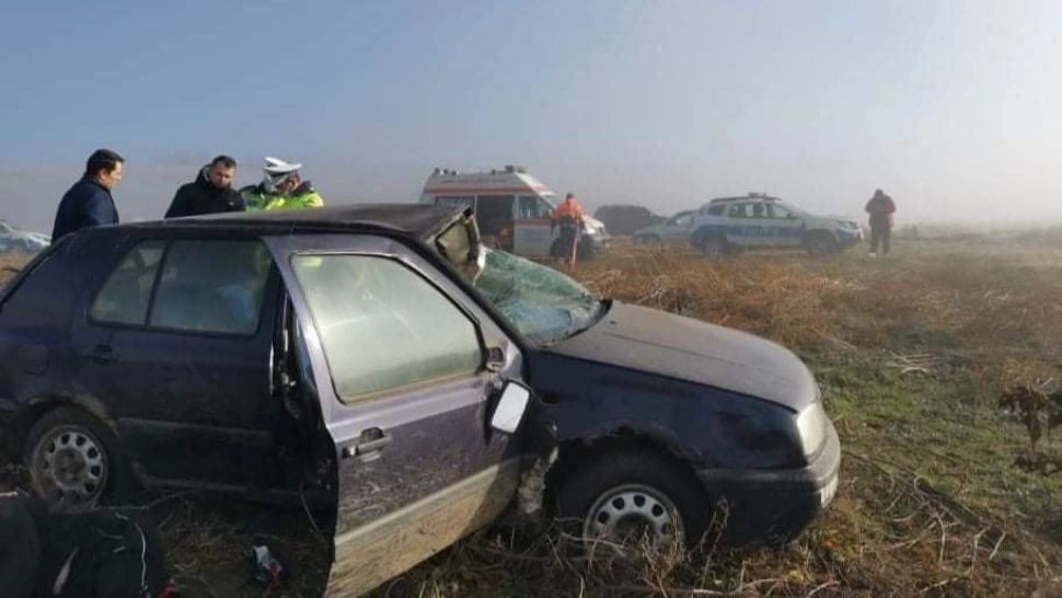 FOTO | Accident ÎNGROZITOR în Vaslui: Un adolescent a murit, iar altul grav rănit, după ce s-au răsturnat cu mașina