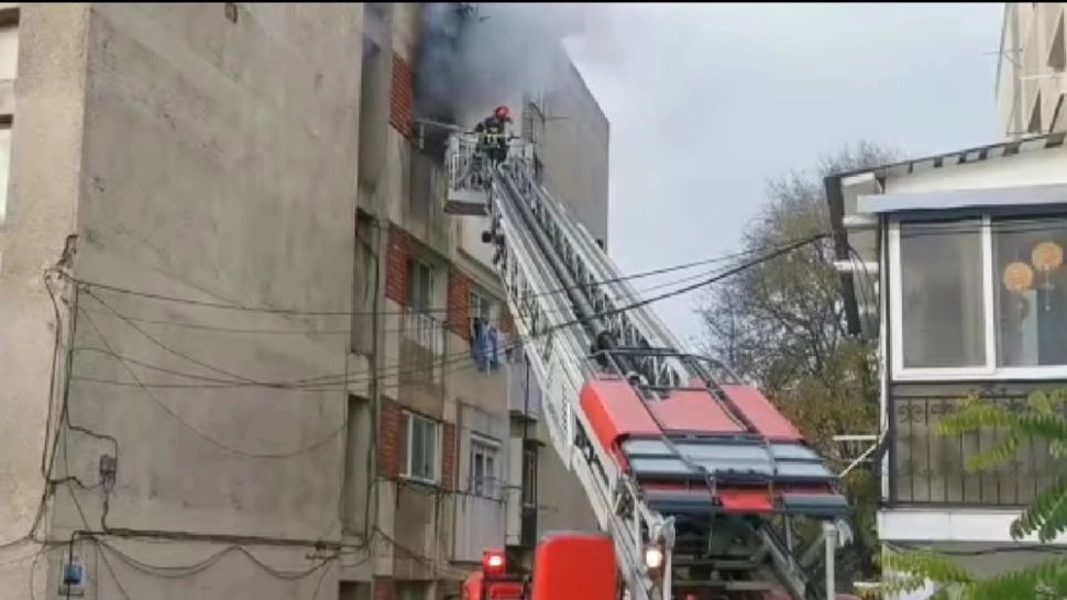  Incendiu într-un bloc din Sibiu! 20 de persoane autoevacuate