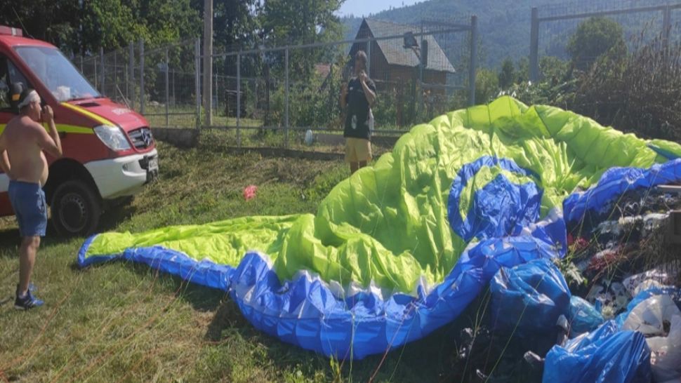 INCIDENT la înălțime! A CĂZUT cu parapanta în județul Harghita 