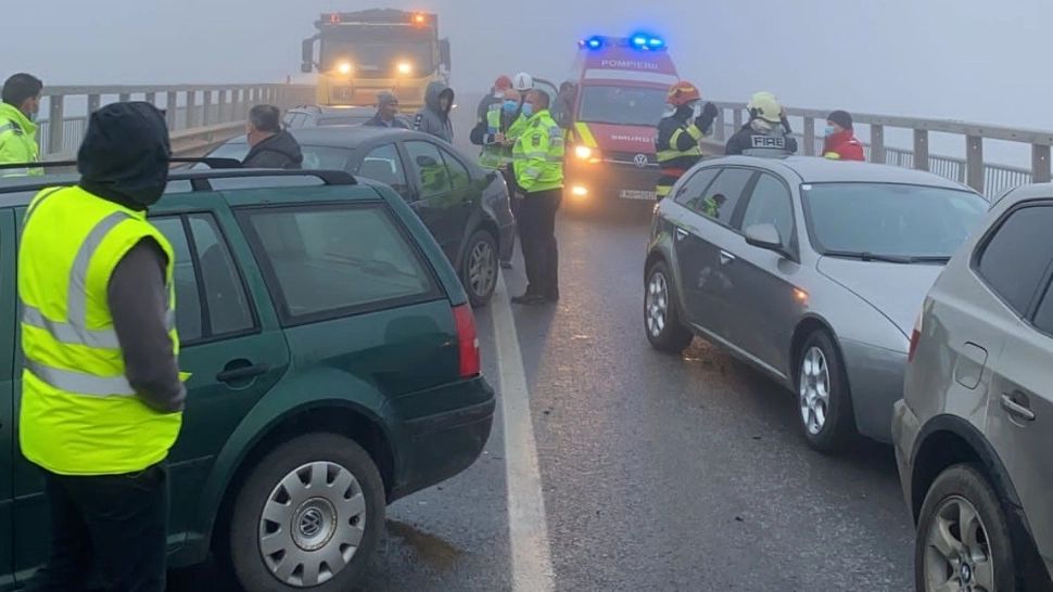 Amendă URIAȘĂ pentru administratorul drumului pe care a avut loc un CARAMBOL cu 20 de mașini