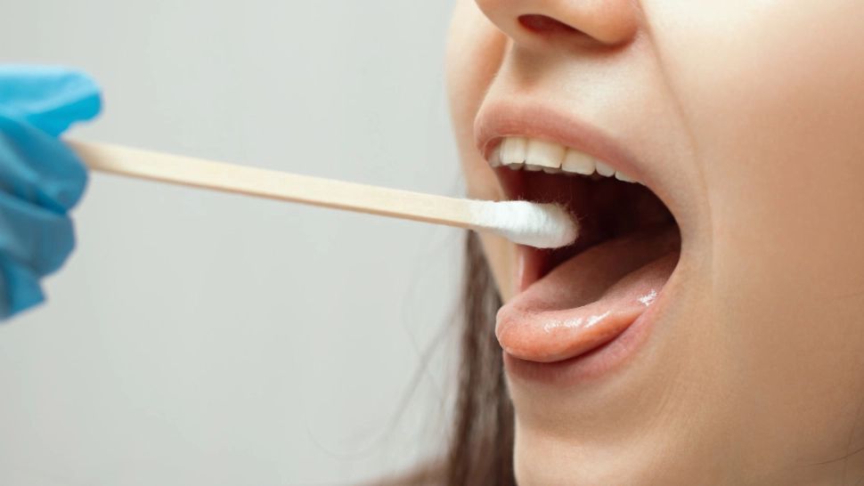 Doar 11% din şcolile din Braşov au personal medical care ar putea face testele de salivă 