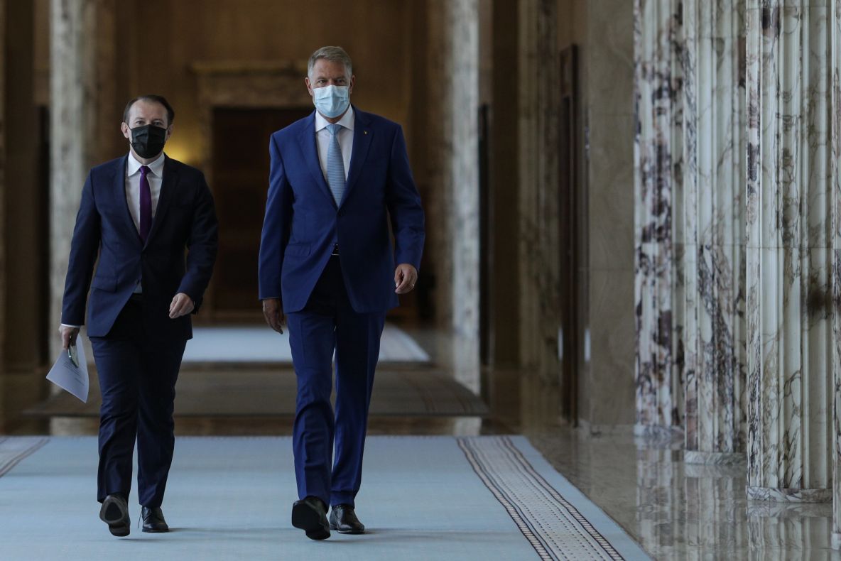 Cum a ajuns Iohannis la mâna PNL. Președintele jucător "trăiește" din mila lui Cîțu 