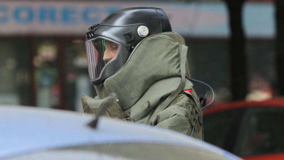 Intervenție de ultimă oră a pirotehniștilor SRI - geantă suspectă, găsită în Piața Revoluției