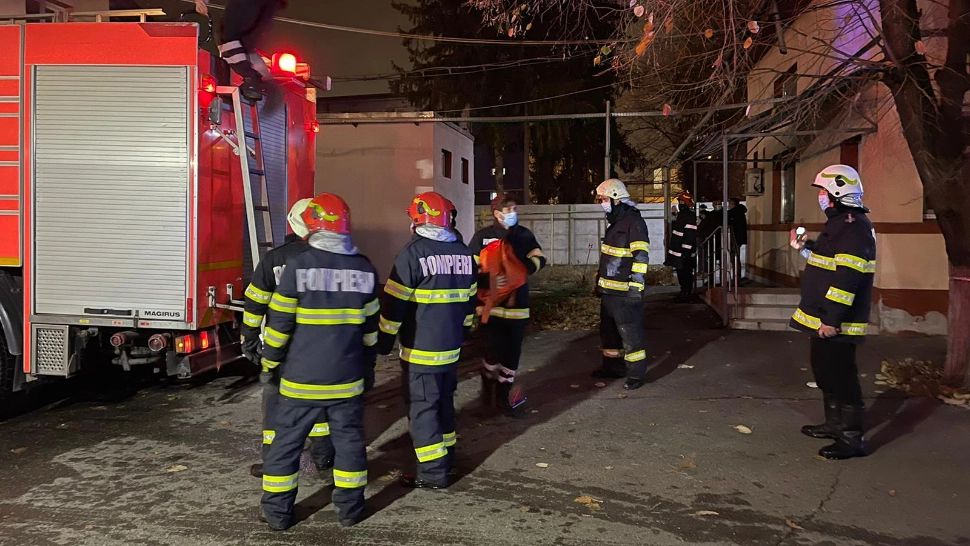 FOTO | INCENDIU la Spitalul Covid MOVILA, din Ploiești! Planul roșu, activat! 2 morți și 16 pacienți evacuați