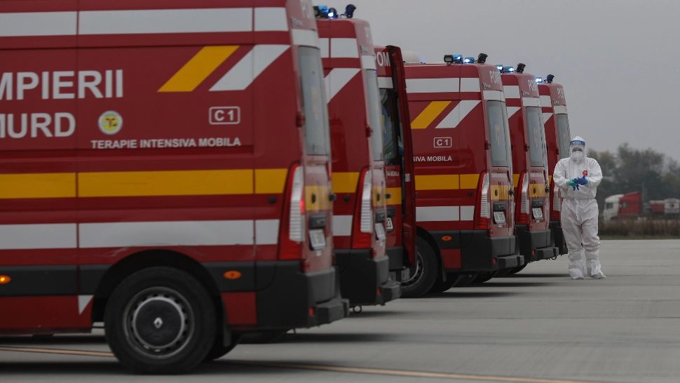 4 pacienţi cu COVID, transportaţi în Italia cu o aeronavă militară