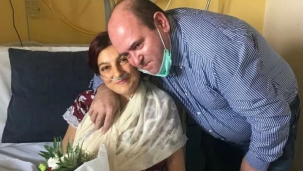 FOTO | Povestea emoționantă a doi români cununați într-un salon de spital din Italia