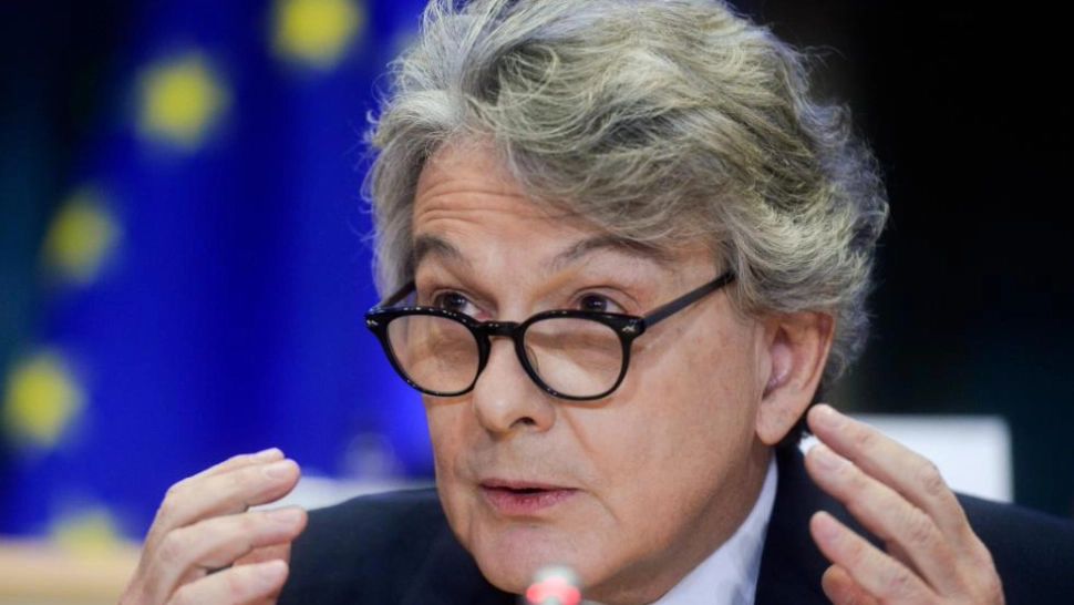 Macron îi cere lui Trump ridicarea sancțiunilor impuse celui care a propus anularea alegerilor în România