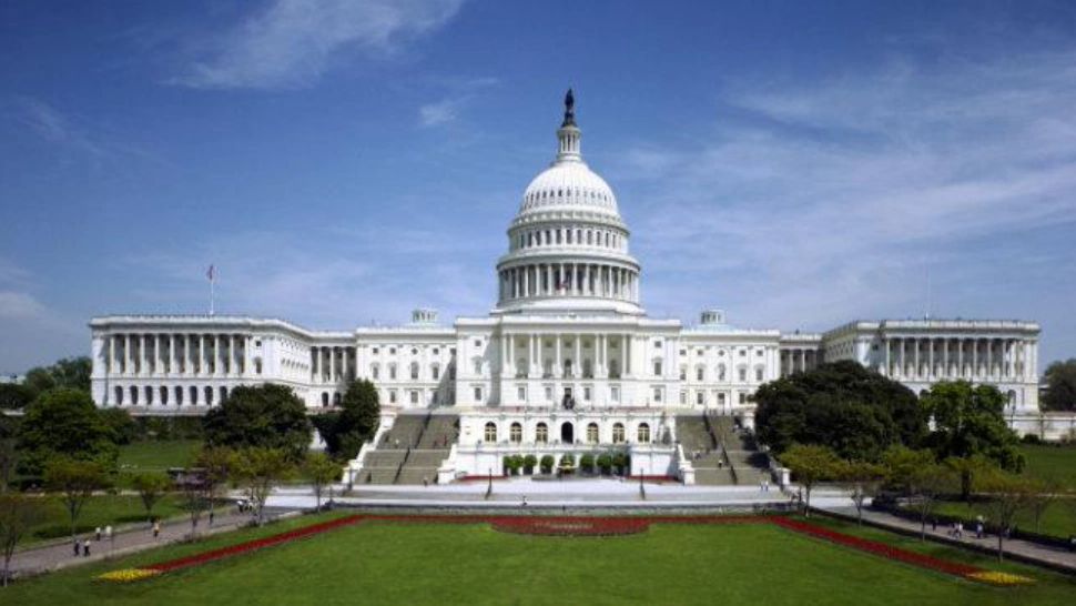 WASHINGTON va ridica obligația americanilor de a purta MASCA în interior! De când se va întâmpla