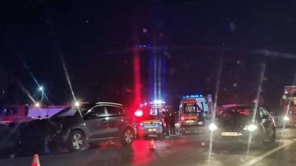 Autospecială de Poliție, implicată într-un grav accident: un agent, la spital