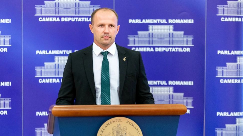 Alexandru Kocsis-Cristea: Noapte bună, penele. A capitulat inexplicabil în faţa lui Iohannis, politician mediocru și meschin - PNL pierde OFICIAL 17 parlamentari, marți