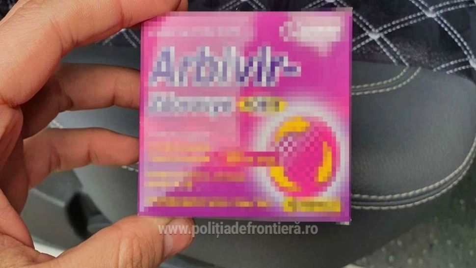 7.000 de capsule antivirale, ascunse în plafonul unui microbuz, descoperite în vama Siret