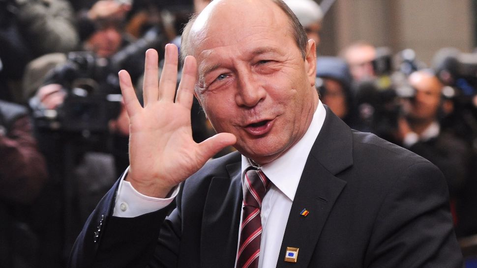 Traian Băsescu, așteptat să iasă la declarații, deși medicii i-au recomandat odihnă (VIDEO)