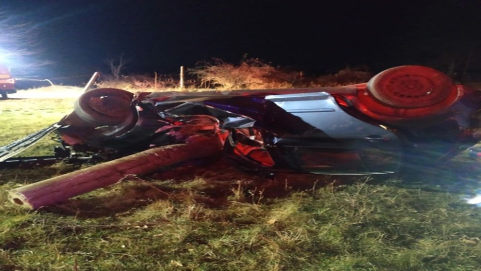 FOTO Accident CUMPLIT în Piatra Neamț: Tânăr de 19 ani, încarcerat. Mașina făcută armonică