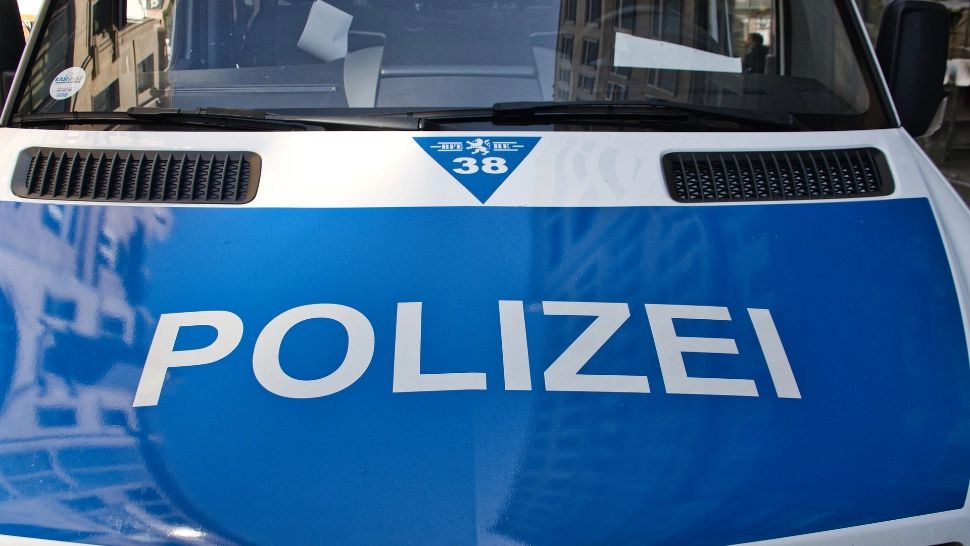 Sfârșit tragic pentru un român de doar 21 de ani. A fost strivit între două mașini, pe o autostradă din Germania