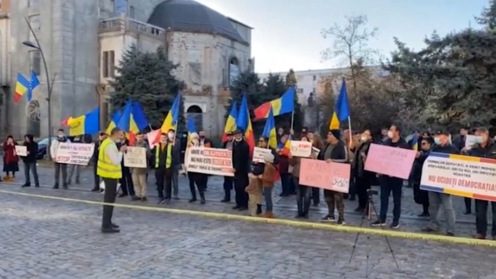 Țara dă în CLOCOT! Noi proteste față de RESTRICȚII și de certificatul verde - Ce au scandat manifestanții care se opun vaccinării VIDEO