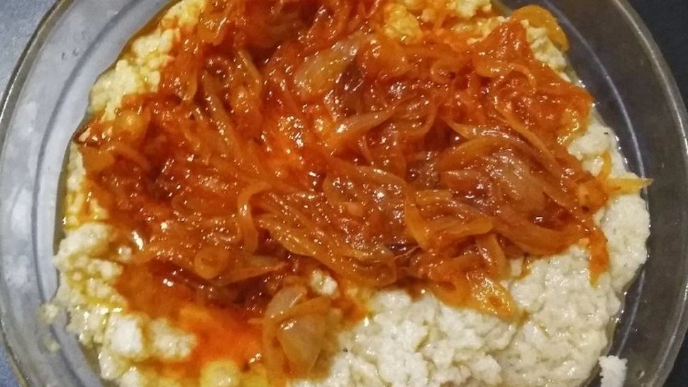 Pericolul uriaș din gătitul cu ceapă prăjită, ingredientul de bază din toate rețetele românești - Puțină lume știe acest lucru