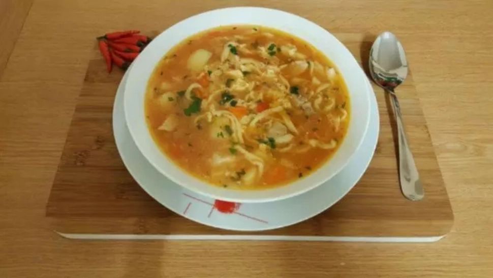 Obiceiul care face ciorba otravitoare. Toate gospodinele fac asta fara sa-si dea seama