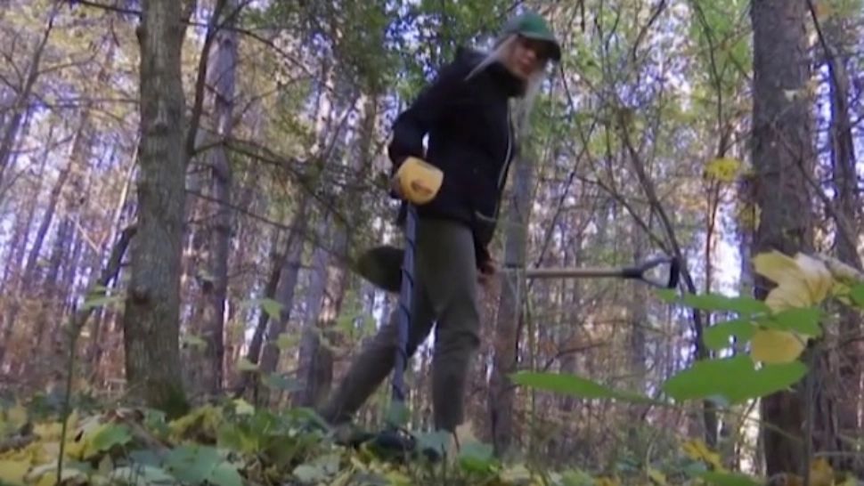 Descoperire impresionantă. Tezaur vechi de 400 de ani, găsit într-o pădure din Buzău