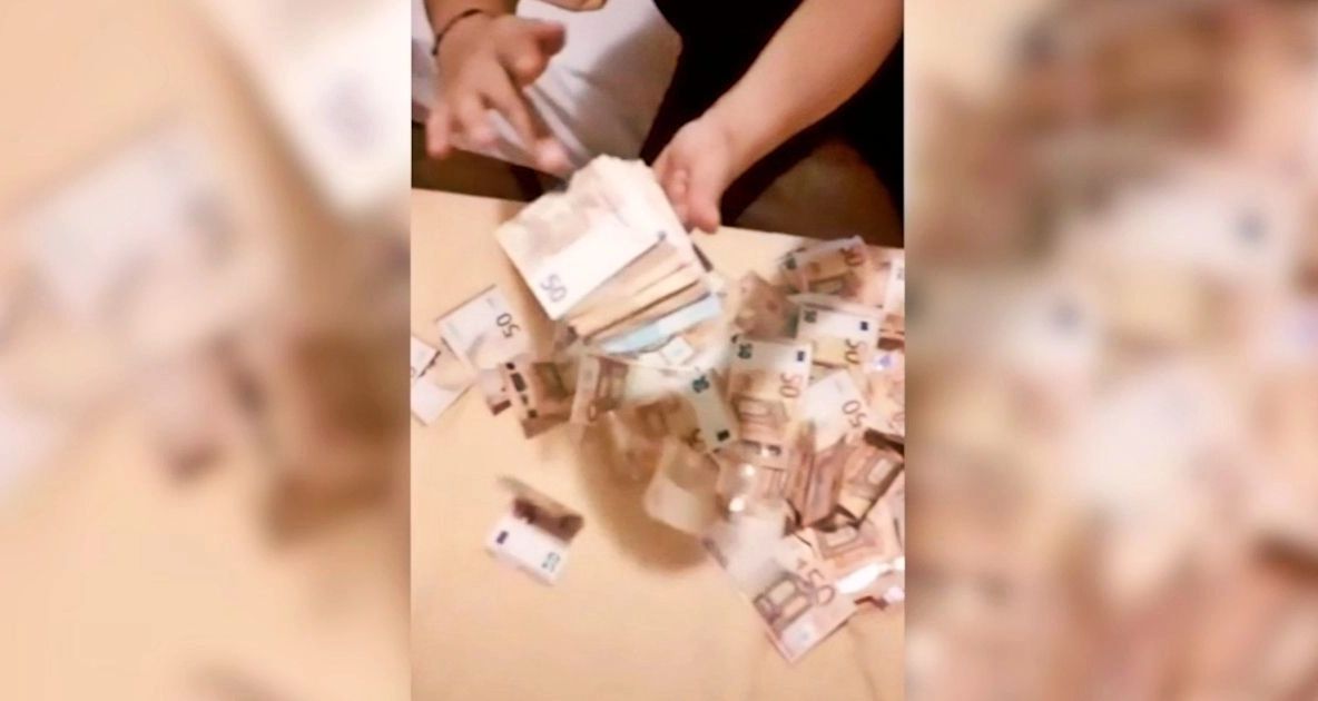 VIDEO – O româncă a fost arestată după un filmuleț pe TikTok în care număra teancuri de euro: “Am bani să va-ngrop, dușmanilor”