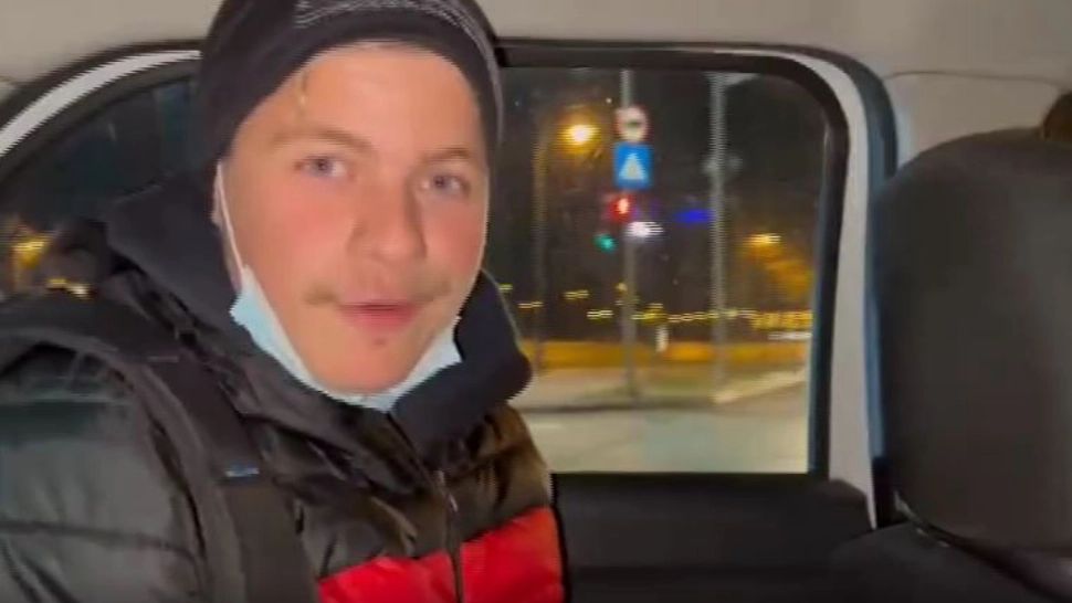 George, băiatul care vindea verdeață la colț de stradă: „Muzica e plăcerea mea. Aș vrea să câștig bani din muzică”