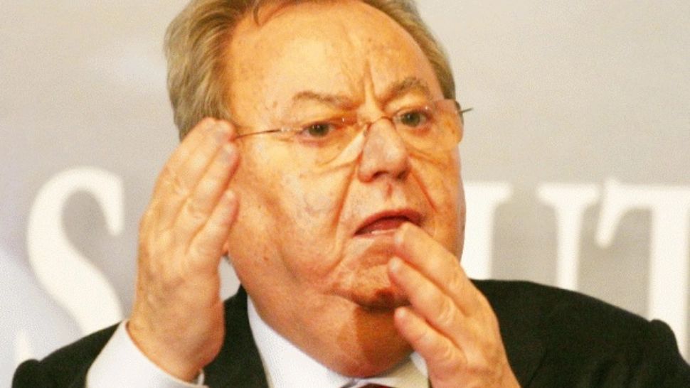 La 83 de ani, George Constantin Păunescu tace și face - tranzacție uriașă