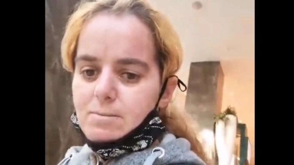 VIDEO | O tânără se laudă că a intrat într-un mall din Iași deși nu avea certificat digital: „Dacă am făcut urât, vedeți?”