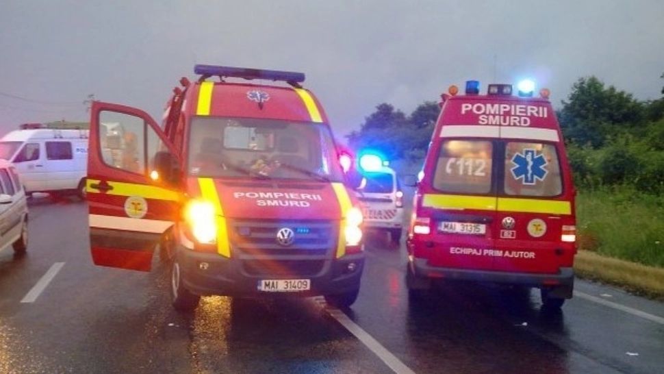 Accident grav în Iași: 5 victime după impactul frontal dintre un automobil și un microbuz